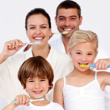 Cách chăm sóc sức khỏe răng miệng đối với trẻ sơ sinh và trẻ nhỏ